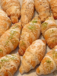 Elronthatatlan, tekert sajtos kifli recept fotója