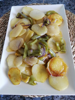 Una foto de Patatas a lo pobre