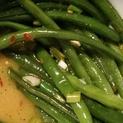 A picture of Spicy honey lemon green beans.
