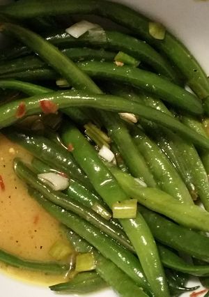 A picture of Spicy honey lemon green beans.