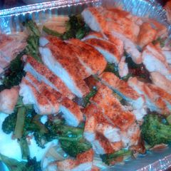 A picture of fettucine chicken Alfredo.