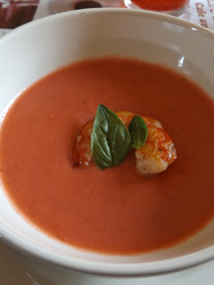 Foto principal de Sopa fría de tomate y fresas con langostinos