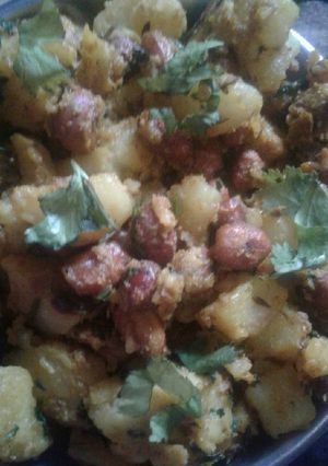 आलू और पालक सब्जी (Aloo and Palak sabji recipe in hindi) रेसिपी मुख्य फोटो