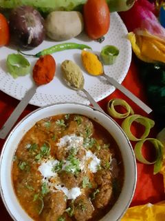 लौकी के कोफ्ते की सब्जी (lauki ke kofte ki sabzi recipe in Hindi) रेसिपी मुख्य फोटो