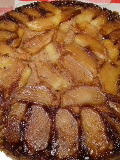 Una foto de Tarta invertida de manzana y plátano
