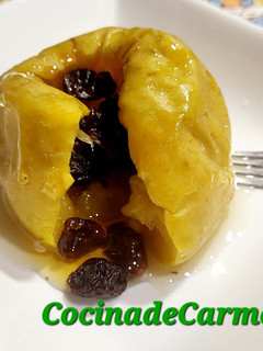 Una foto de Manzana aromática con uvas pasas en microondas