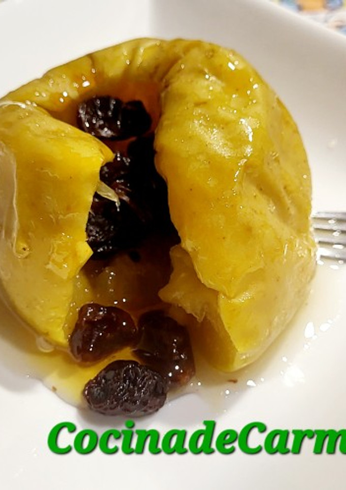 Una foto de Manzana aromática con uvas pasas en microondas