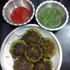A picture of Hara bhara kabab.