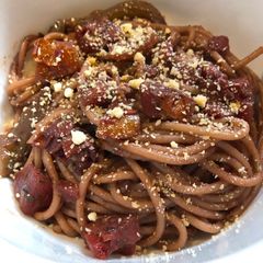 A picture of Red Wine 🍷 Spaghetti 🍝.