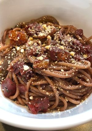 A picture of Red Wine 🍷 Spaghetti 🍝.