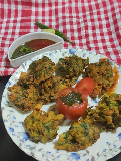 मेंथी के पकौड़े (methi ke pakode recipe in Hindi) रेसिपी मुख्य फोटो