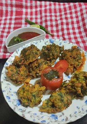 मेंथी के पकौड़े (methi ke pakode recipe in Hindi) रेसिपी मुख्य फोटो