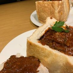 A picture of Lamb Bunny Chow.