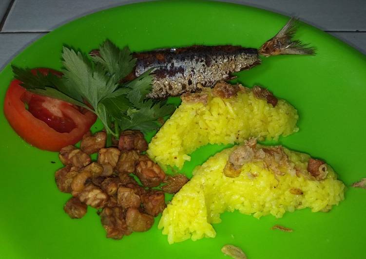 Nasi kuning variasi