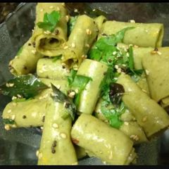 A picture of Coriander mint khandvi.