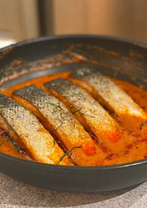 A picture of Salmon Red curry.