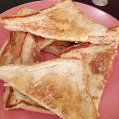 A picture of Toast bread with Sunnyside filling.