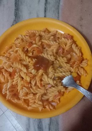 लाल सॉस पास्ता (Red sauce pasta recipe in hindi) रेसिपी मुख्य फोटो