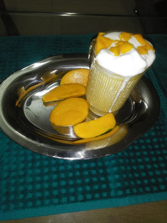 મેંગો મિલ્ક શેક (Mango Milk Shake Recipe In Gujarati) રેસીપી મુખ્ય ફોટો