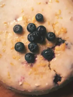 Una foto de Tarta de limón y arándanos
