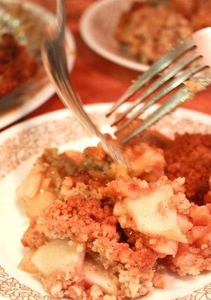 A picture of Exquisite Apple Crumble Pie.