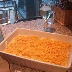 A picture of Robin's Baked Mac & Cheese.