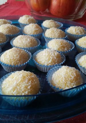 A picture of AMIEs Custard Bonbons.