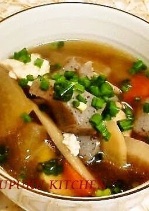 A picture of Kenchin Soup with Tofu, Chicken & Dried Shiitake Mushrooms.