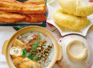 Hình của món Cháo hến sườn non.