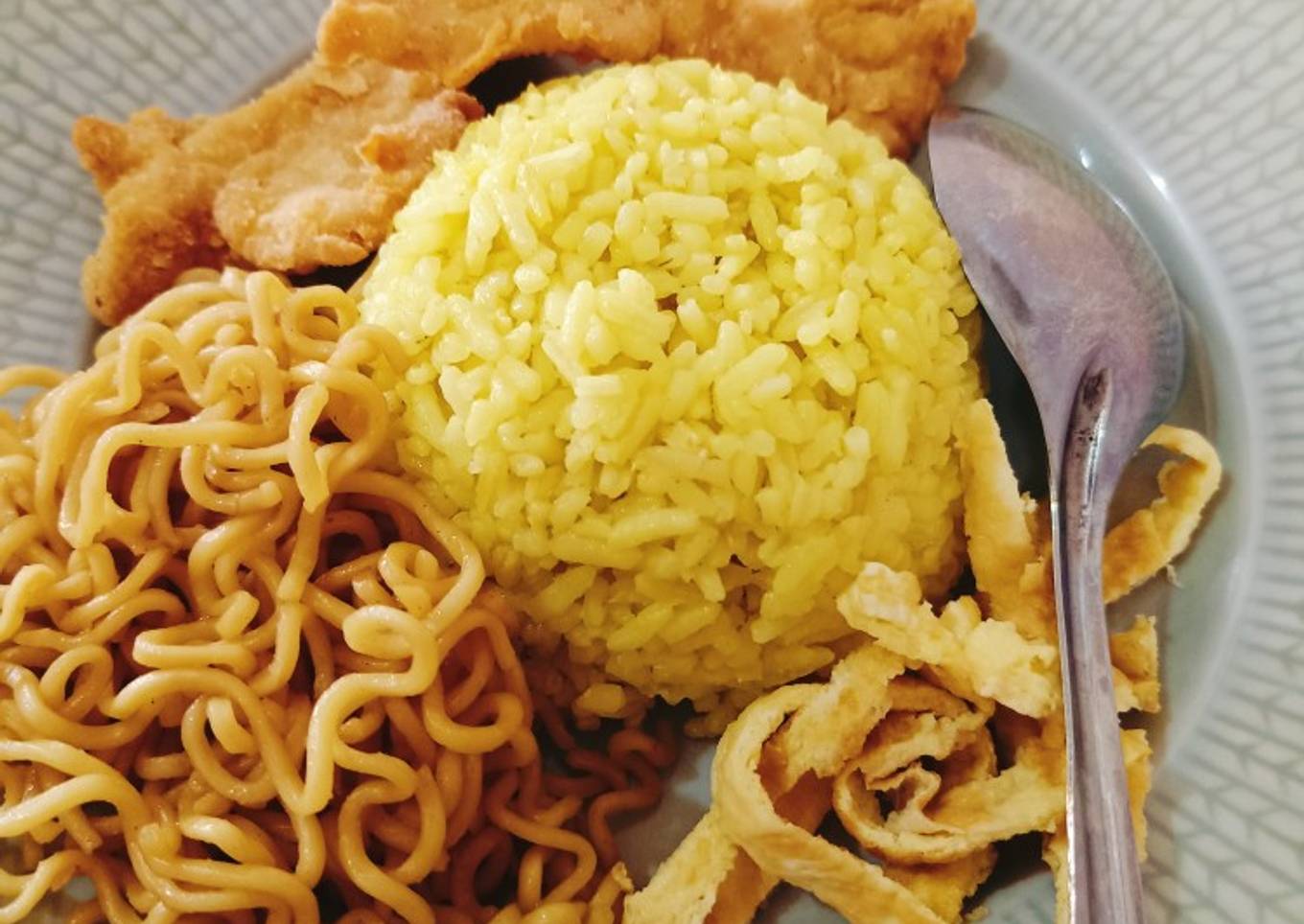 Nasi kuning kukus