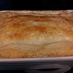 A picture of Chicken and mushroom pie.