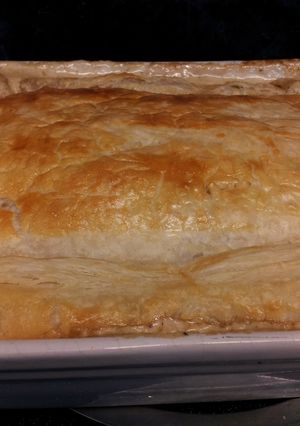 A picture of Chicken and mushroom pie.