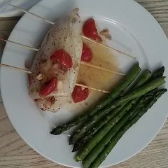 A picture of Stuffed squid with asparagus and tapenade.
