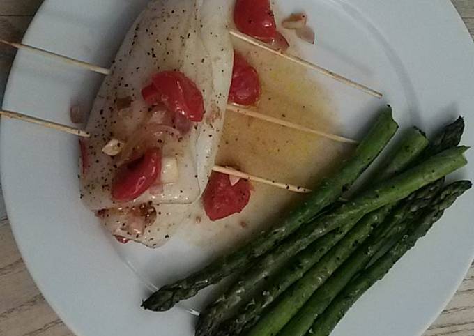 Stuffed squid with asparagus and tapenade