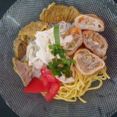 A picture of Noodles Soto with Spring Rolls.