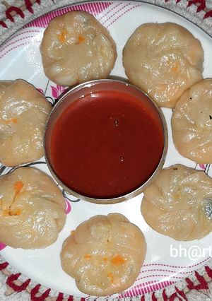 वेज मोमोज (Veg momos recipe in Hindi) रेसिपी मुख्य फोटो