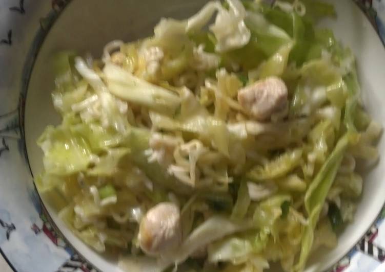 How to Make Tasty Oriental Cabbage Salad