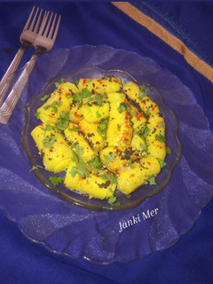 ખાંડવી ઈન પ્રેશર કુકર (Khandvi In Pressure Cooker Recipe In Gujarati) રેસીપી મુખ્ય ફોટો