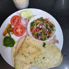 A picture of Matra kulche.