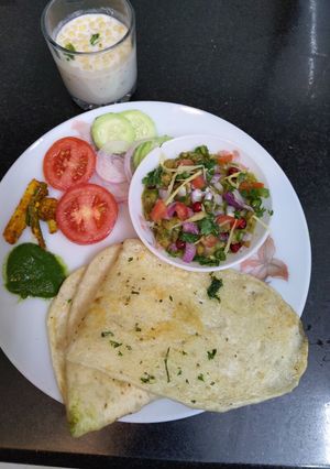 A picture of Matra kulche.
