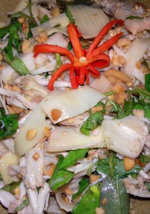 Hình của món Gỏi Bắp Chuối Luộc Dã Chiến.