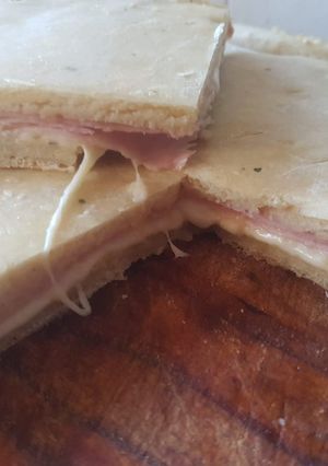 Una foto de Tarta de Jamón y Queso 🧀