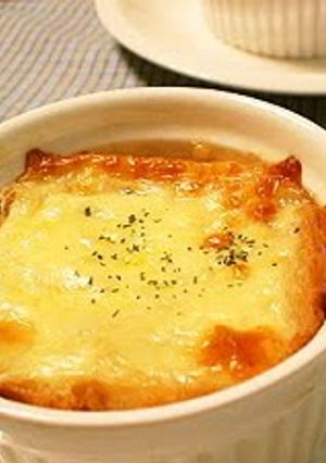 A picture of Onion Gratin Soup For Christmas.