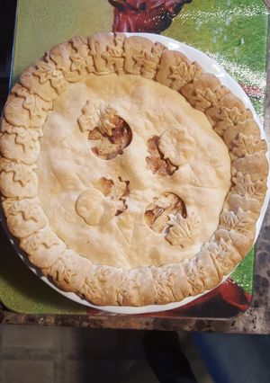 A picture of Glazed Apple Cream Pie.
