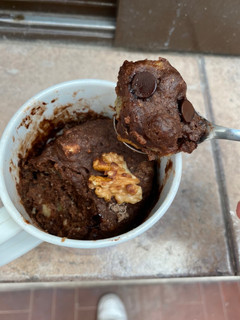 Una foto de Mug cake - Torta en taza de chocobanana