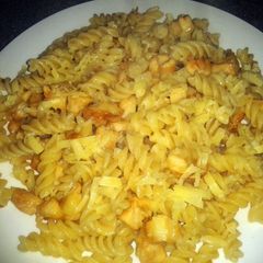 A picture of chicken pasta.