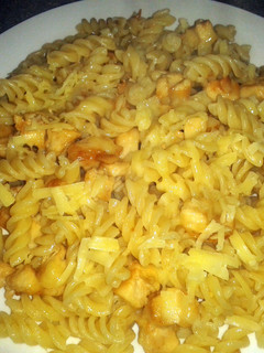 A picture of chicken pasta.