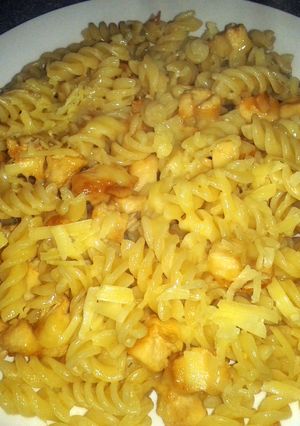 A picture of chicken pasta.