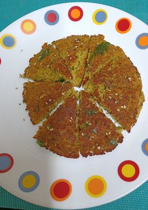 A picture of Green Peas & Methi Handvo.