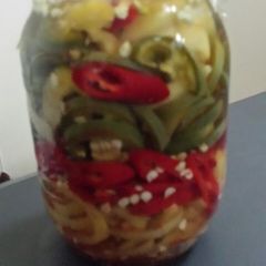 A picture of Pickled peppers.